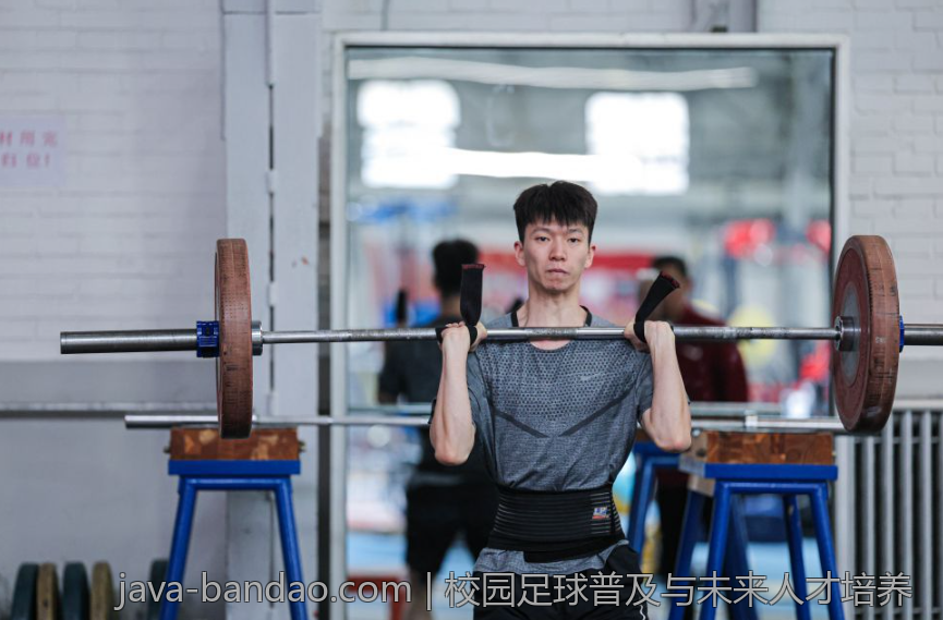 校园足球普及与未来人才培养