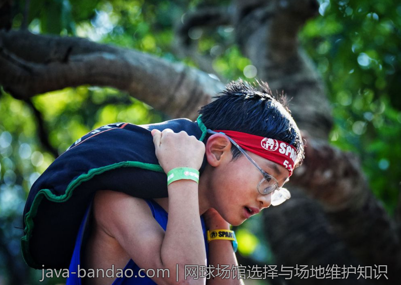 网球场馆选择与场地维护知识